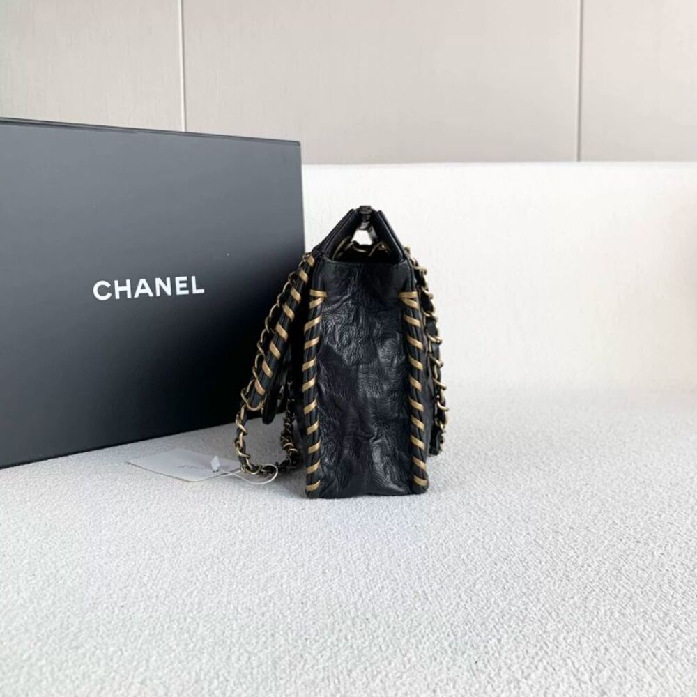 Chanel Women Pre-Loved Bag Very Good Condition - Picture 2 of 9